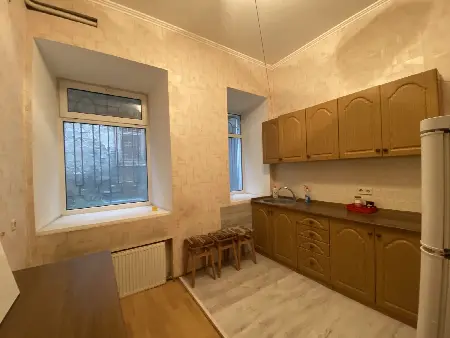 3-кімнатна квартира, 80 м², Центр