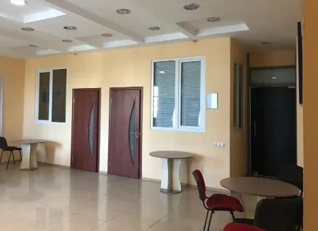 Комерційна, 77 м², Галерея Афіна, Центр