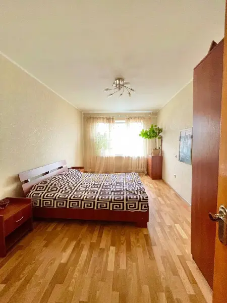 3-кімнатна квартира, 63 м², Таїрова