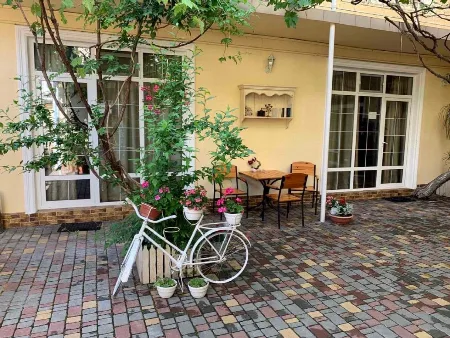 Комерційна, 700 м², Центр