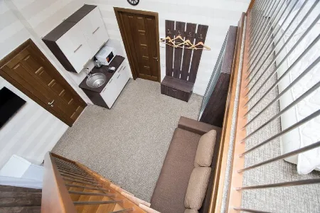 Комерційна, 300 м², Центр