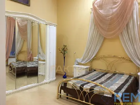 5-кімнатна квартира, 128 м², Центр
