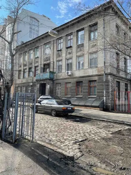 5-кімнатна квартира, 146 м², Центр
