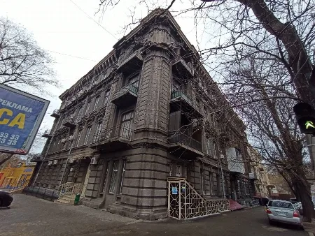 5-кімнатна квартира, 167 м², Центр