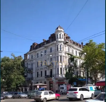 3-кімнатна квартира, 138 м², Центр