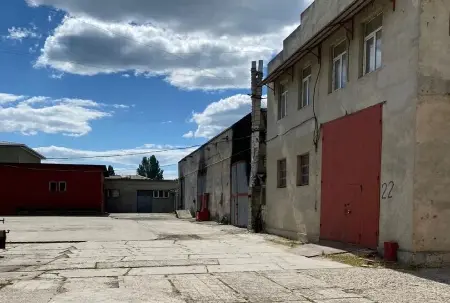 Комерційна, 7 500 м², Пересип