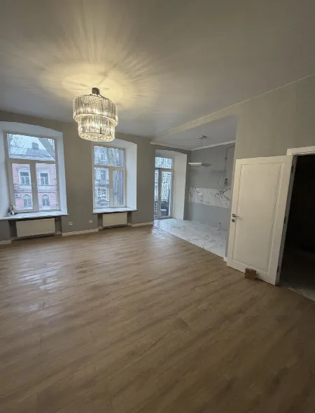 2-кімнатна квартира, 94 м², Центр