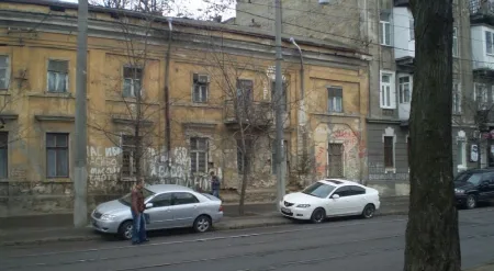 Комерційна, 430 м², Центр