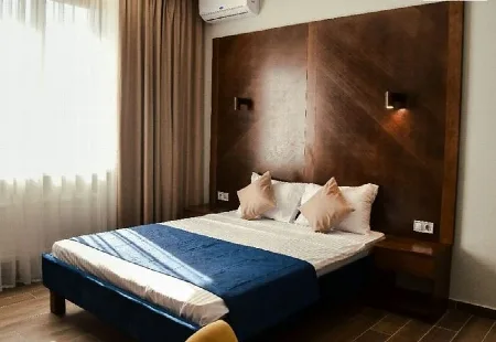 10-кімнатний будинок, 700 м², Таїрове смт
