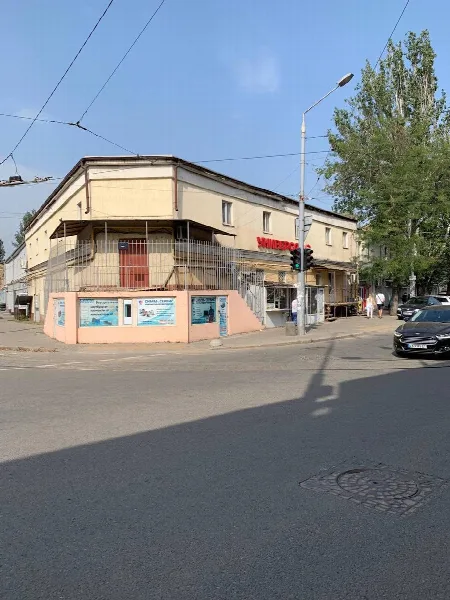 Комерційна, 2 356 м², Пересип