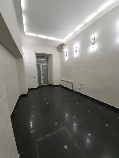 Комерційна, 65 м², Центр