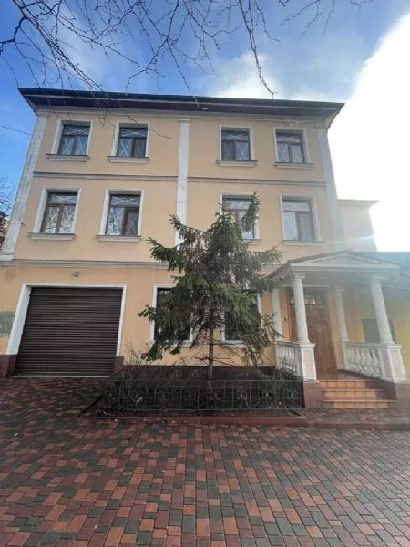 8-кімнатний будинок, 412 м², Центр