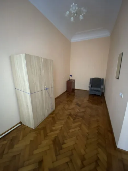 5-кімнатна квартира, 163 м², Центр