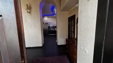 3-кімнатна квартира, 130 м², Центр