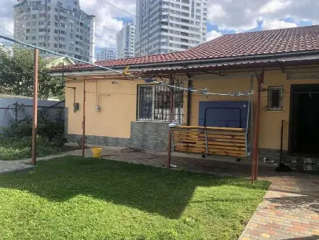 3-кімнатна квартира, 96 м², Таїрова