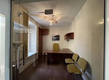 Комерційна, 152 м², Центр