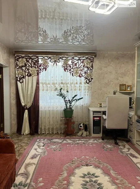 3-кімнатна квартира, 107 м², Центр