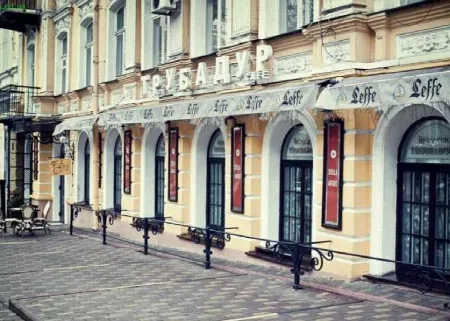 Комерційна, 273 м², Центр