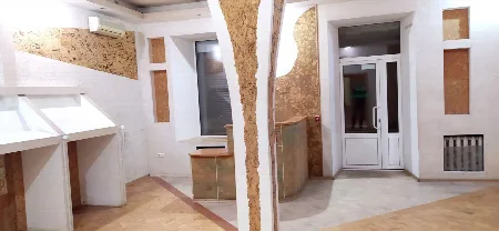 Комерційна, 90 м², Центр