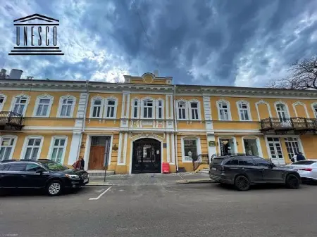 Комерційна, 535 м², Центр