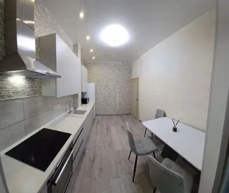 2-кімнатна квартира, 62 м², Таїрова