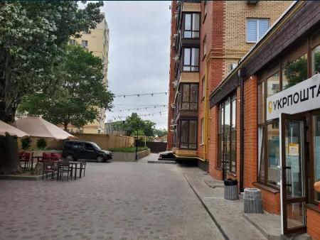 Комерційна, 177 м², Чайка на Плієва 1Б, Слобідка