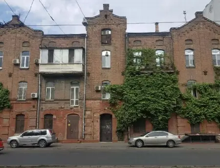 Комерційна, 617 м², Центр