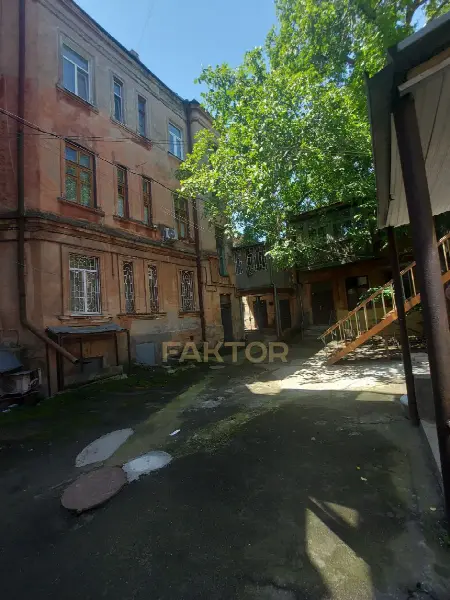 3-комнатная квартира, 105 м², Центр