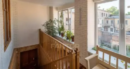 5-кімнатна квартира, 225 м², Центр