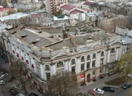 Комерційна, 3 950 м², Центр