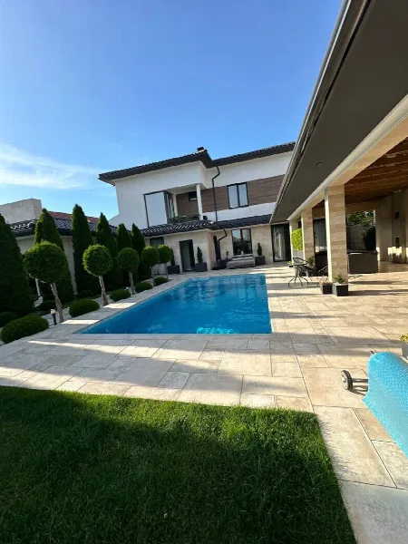 4-кімнатний будинок, 350 м², Совіньйон