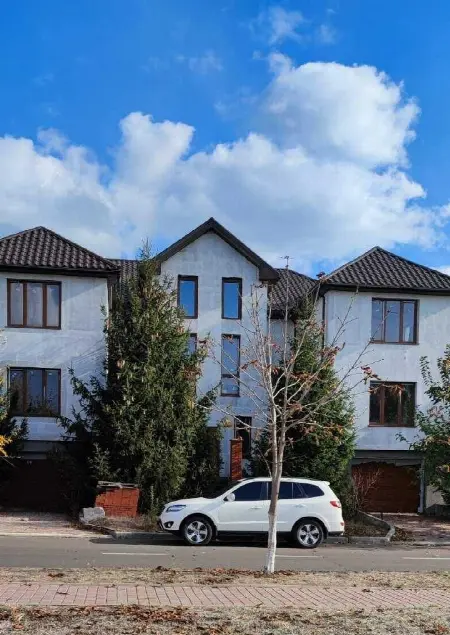 7-room house, 740 m², Sovinion