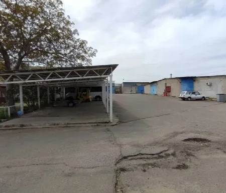Комерційна, 2 400 м², Авангард