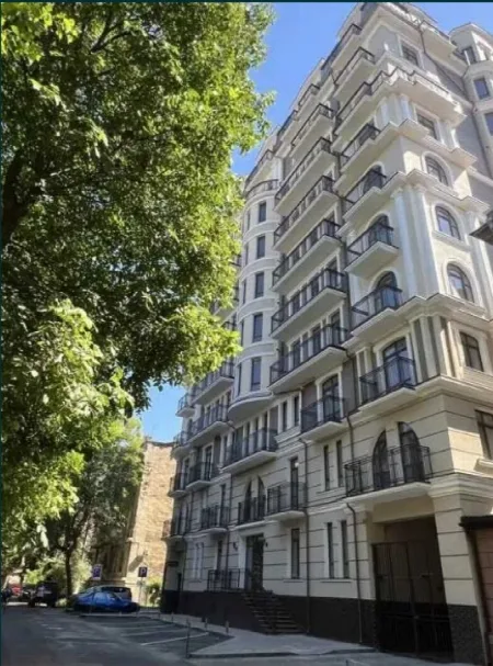2-кімнатна квартира, 76 м², Віндзор, Центр
