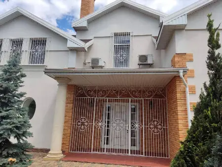 6-room house, 660 m², Molodizhne