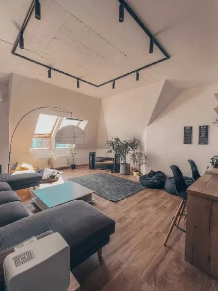 Комерційна, 210 м², Диво-місто, Фонтан