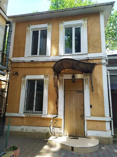 3-кімнатна квартира, 82 м², Центр