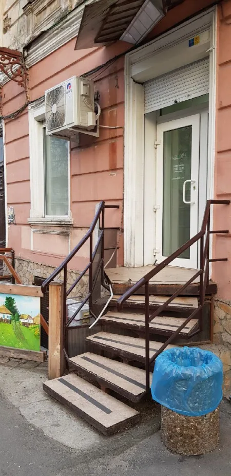 Комерційна, 60 м², Центр