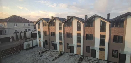 3-кімнатна квартира, 120 м², Червоний хутір