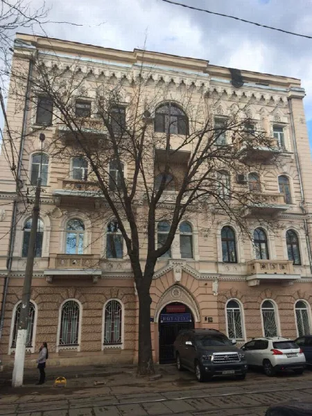 Комерційна, 171 м², Центр