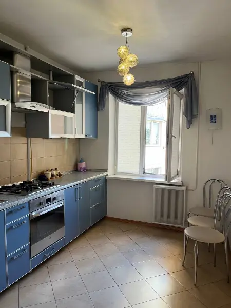 3-кімнатна квартира, 61 м², Таїрова