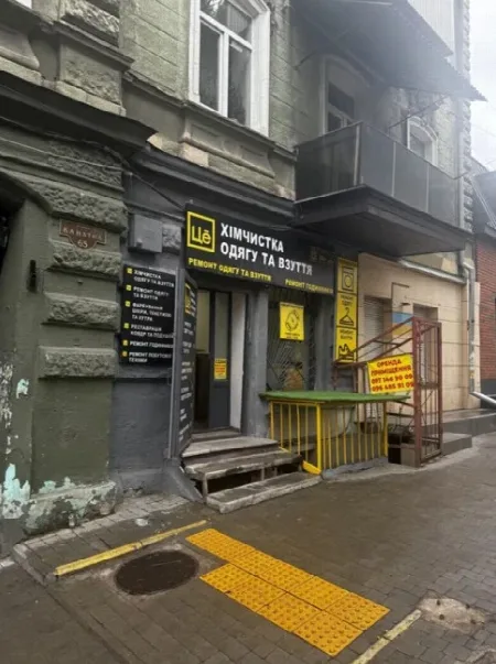 Комерційна, 20 м², Центр