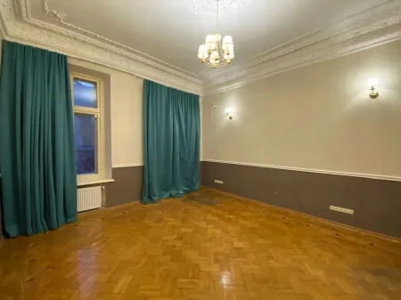 Комерційна, 126 м², Центр