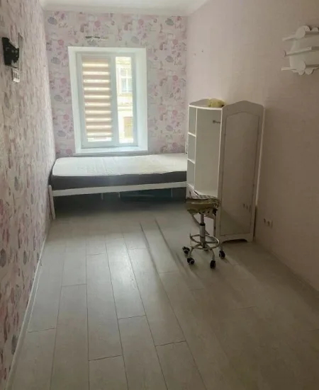3-кімнатна квартира, 52 м², Центр