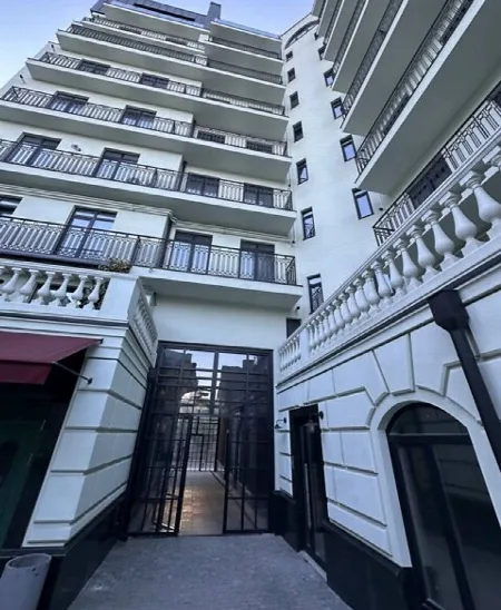 3-кімнатна квартира, 200 м², Гімназист, Центр