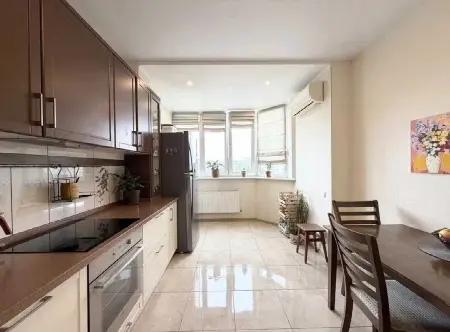 3-комнатная квартира, 79 м², Радужный, Таирова