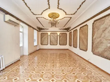 5-кімнатна квартира, 160 м², Центр