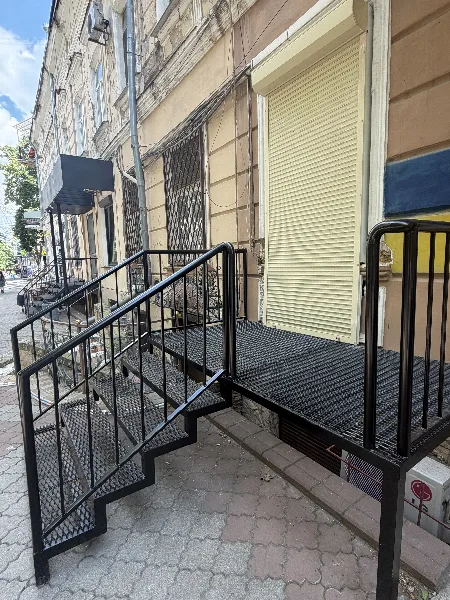 Комерційна, 49 м², Центр