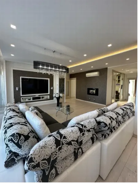 4-кімнатна квартира, 176 м², Ясна Поляна, Центр