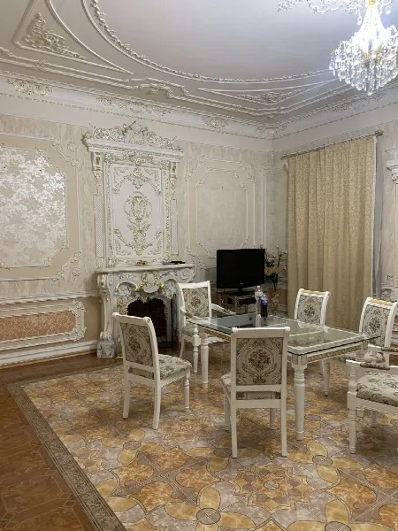 3-кімнатна квартира, 165 м², Центр